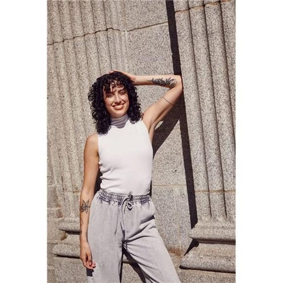 John Frieda Frizz Ease Dream Curls Daily Styling Spray for Curly Hair, 6.7 Ounce - Picture 6 of 7